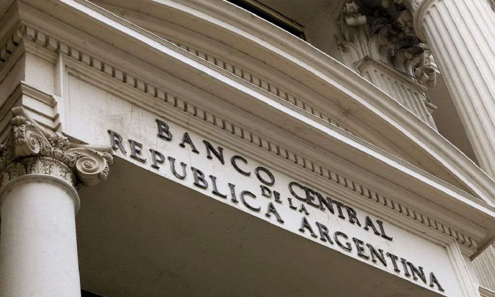 Reducen tasa de política monetaria al 35%