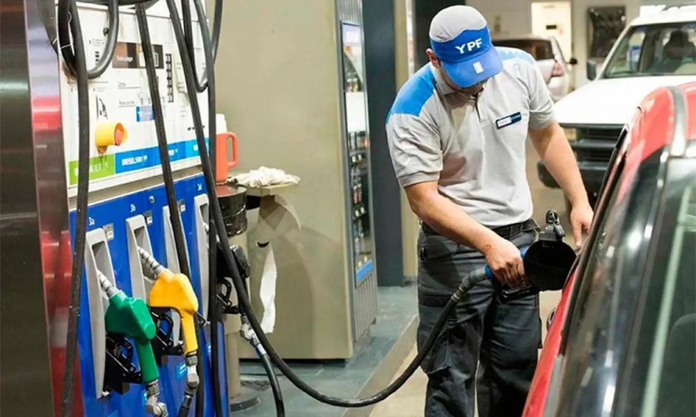 YPF volvió a subir la nafta