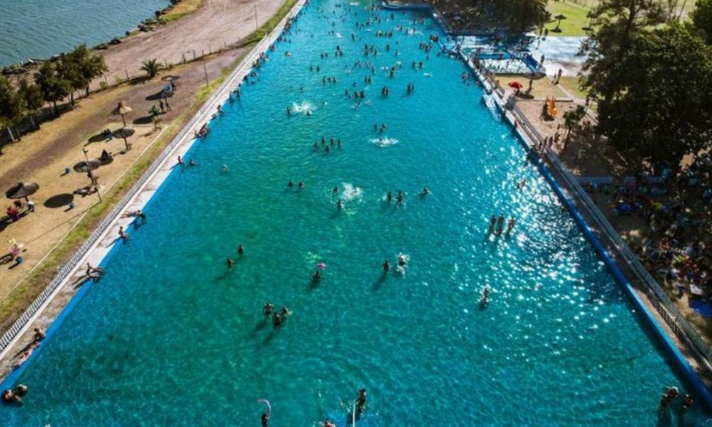 Teodelina y una de las piletas más grandes del país