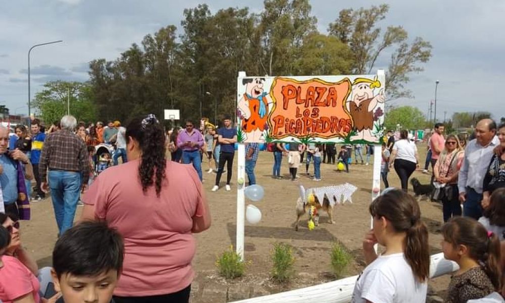 Se inauguró una nueva plaza en La Violeta