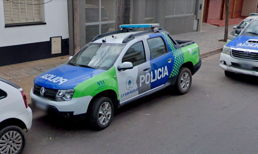 Quedó atrapado en el interior del vehículo al intentar robar