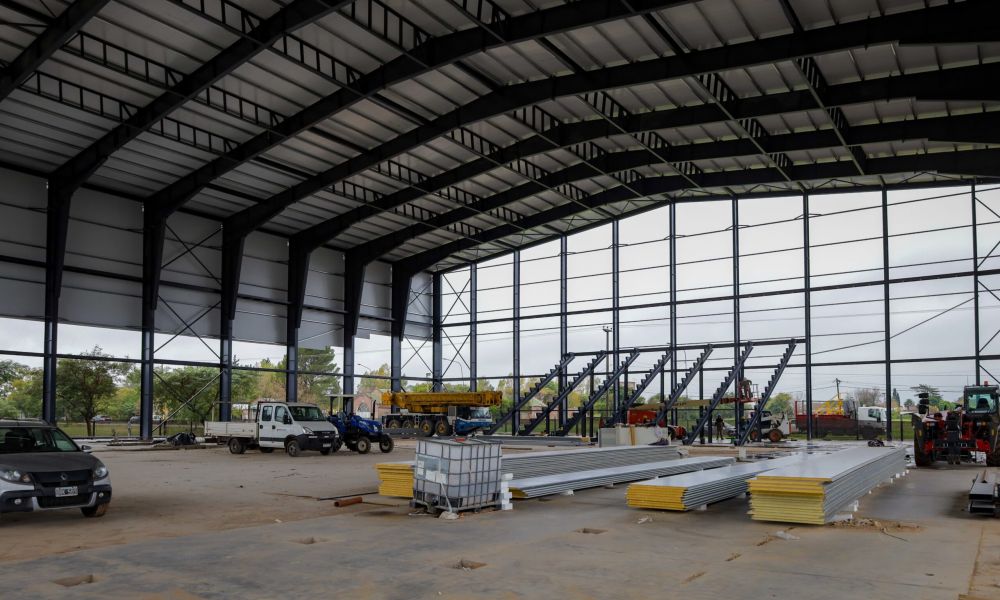 Avanza la construcción del Microestadio
