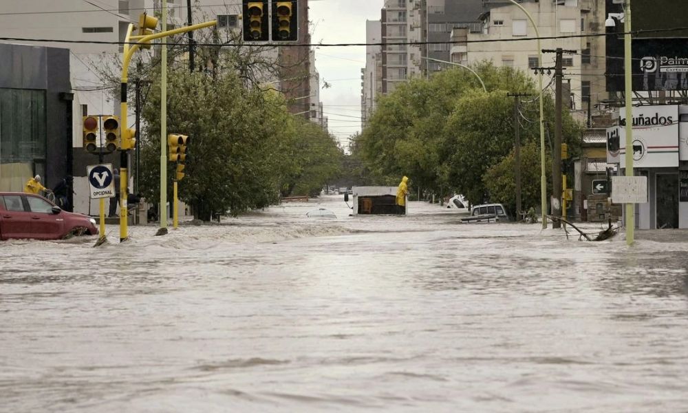 El temporal deja 13 muertos y más de 100 desaparecidos