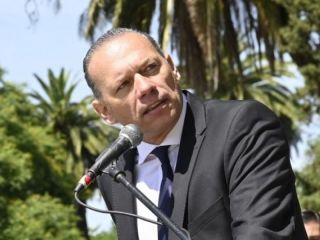 Polic�as que saludaron a Bullrich: Un acto de respeto que termina en una investigaci�n