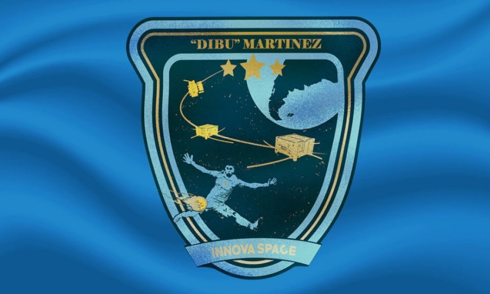 Un minisatélite con el nombre de Dibu Martínez