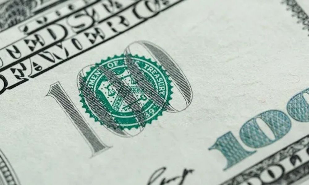 El dólar acelera la baja