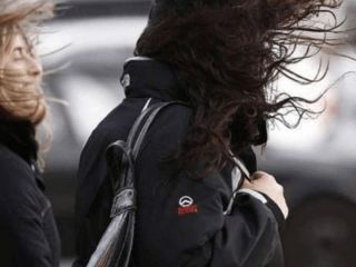 Vientos de hasta 90 kilmetros causaron destrozos y suspensin de clases en la Costa Atlntica
