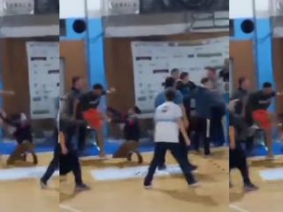 Vergenza nacional: La batalla campal que vio el pas en el partido de bsquet en Pergamino