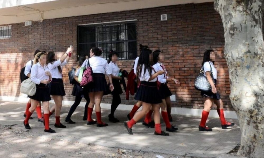 Autorizan suba del 27% para los colegios privados