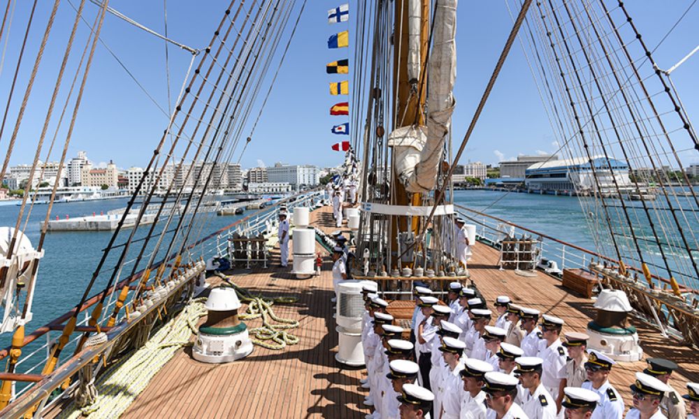 La fragata ARA Libertad rumbo a Baltimore