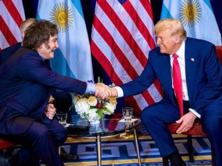 Milei y Trump se reúnen en la Casa Blanca para sellar un histórico acuerdo financiero y comercial