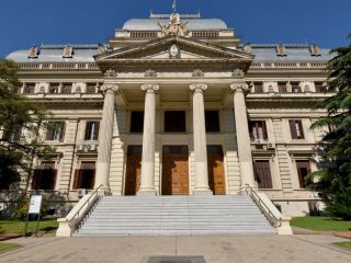 La Legislatura bonaerense pone el foco en las familias endeudadas: Qué proponen los proyectos