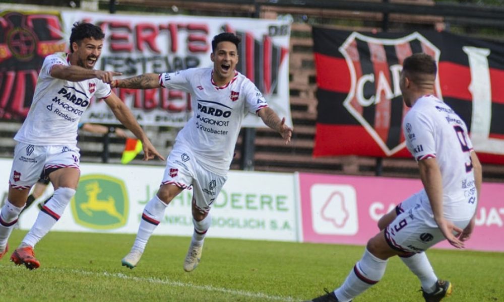 Douglas avanza triunfante
