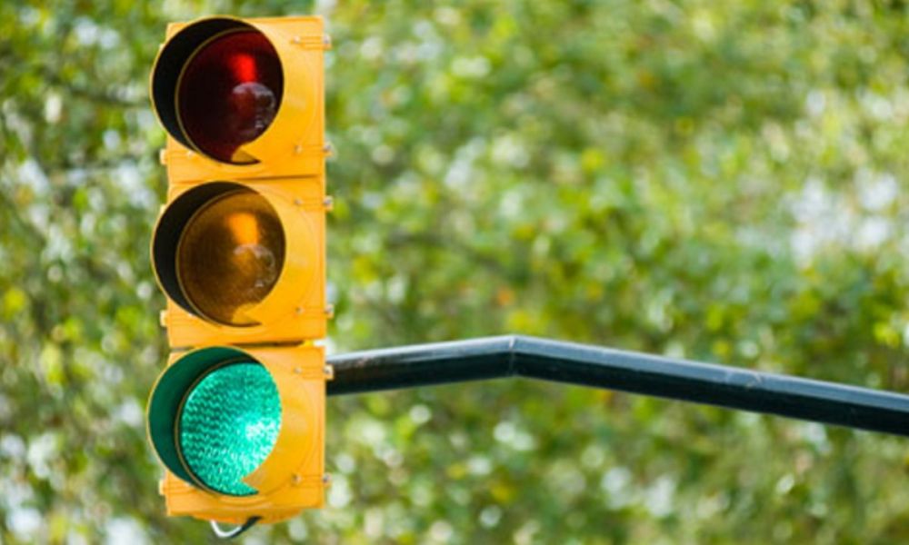 Las avenidas ya tienen luz verde intermitente