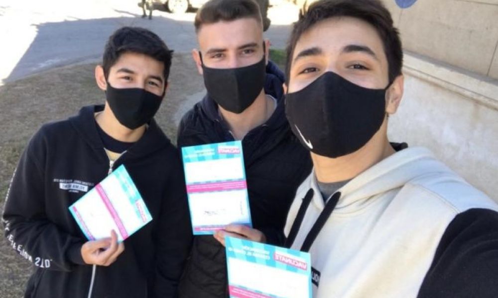 Vacunan a menores de 20 sin comorbilidades
