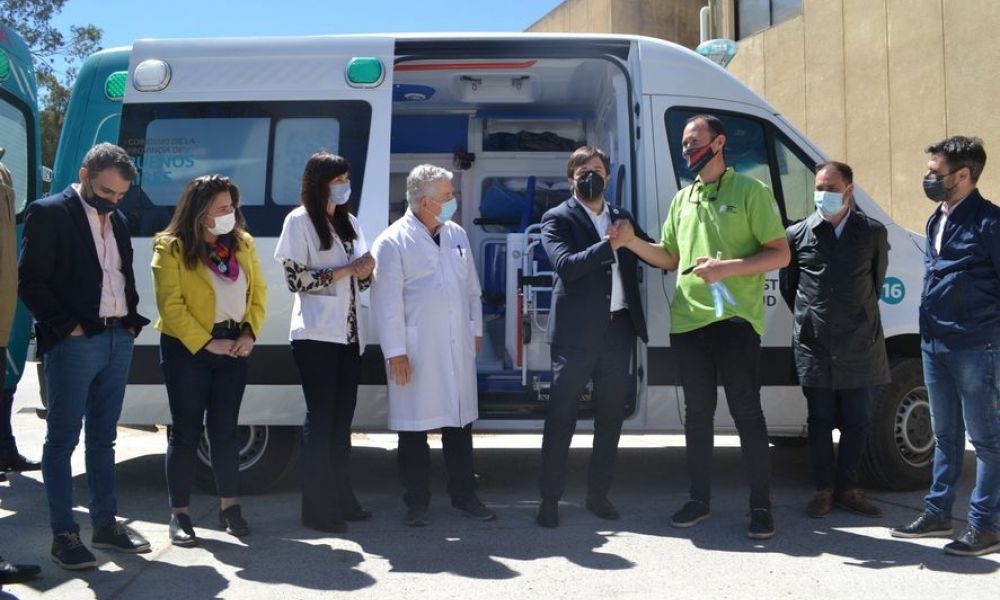 La Provincia repartió ambulancias en los municipios