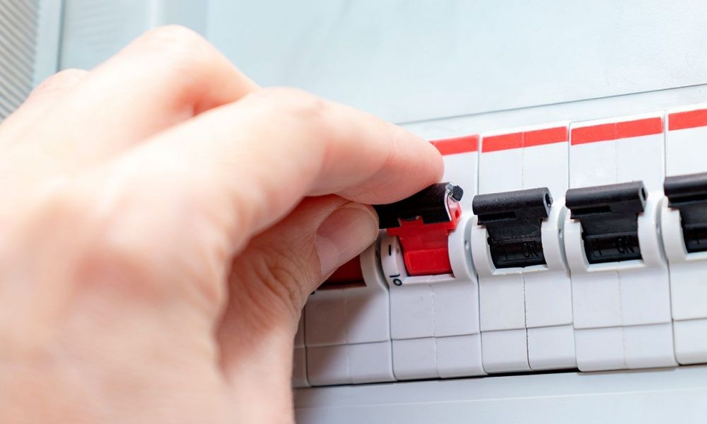 Cortes de luz y tensiones internas