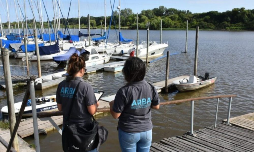 Intiman a dueños de barcos deportivos