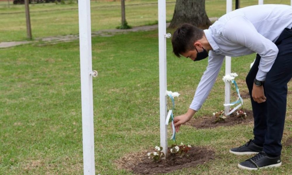 Homenaje en memoria de los desaparecidos