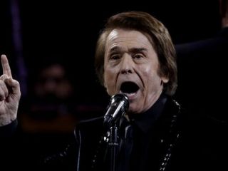 Raphael sufri un ACV durante la grabacin de un especial navideo en Madrid