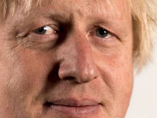 Boris Johnson elogió a Milei, pero pidió «refuerzos» británicos para las Malvinas