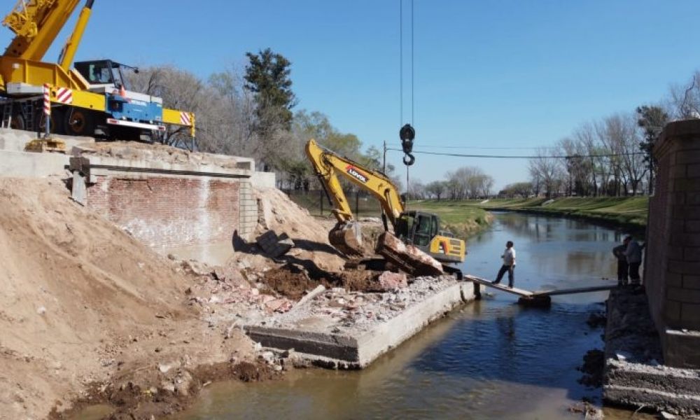 Se demolió el puente de Bv. Colón