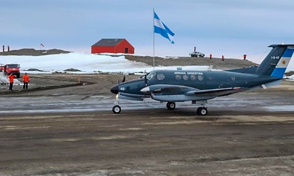 Histórico regreso de la Armada Argentina a la Antártida Histórico regreso de la Armada Argentina a la Antártida