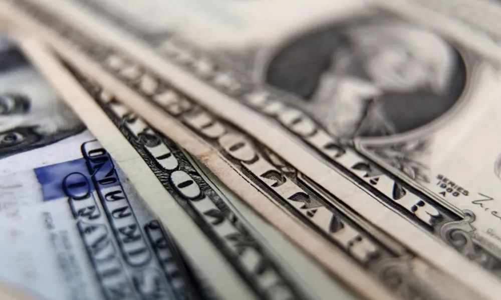 Leve suba del dólar en la antesala electoral