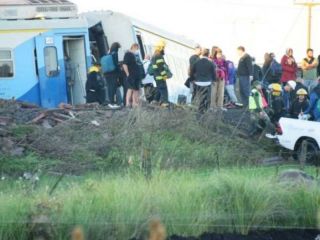 Descarril un tren a 15 kilmetros de Olavarra con un saldo de 20 heridos