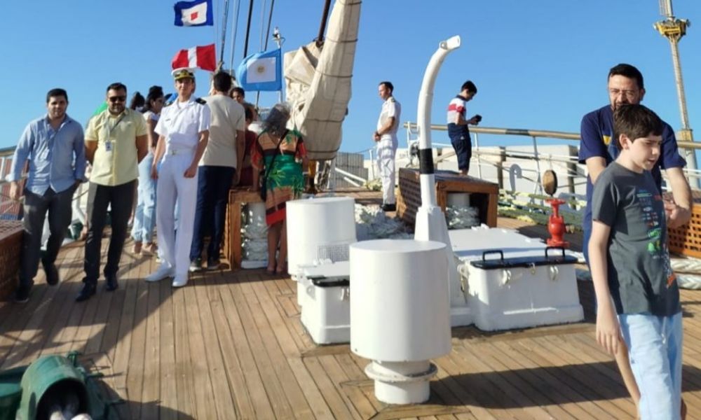 La Fragata ARA Libertad zarpa de Fortaleza