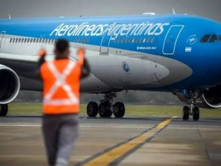 Freno a las huelgas: El Gobierno argentino declara esencial el servicio aeronutico