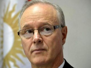 Golln tambin pidi que sea obligatoria la vacunacin contra el Covid-19