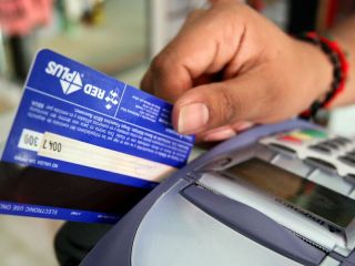 Los comercios que vendan con tarjeta de dbito tendrn acreditado el dinero en 24 horas hbiles