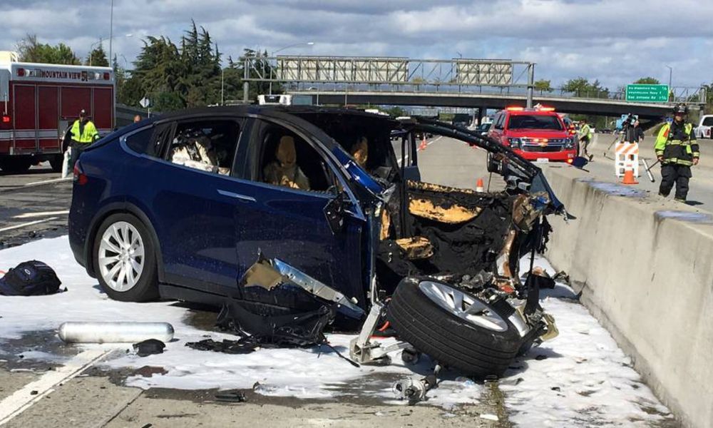 Investigan el sistema de conducción asistida de Tesla