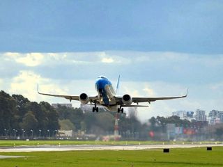 Aeroparque volvi� a funcionar con el arribo de un vuelo de Aerol�neas Argentinas