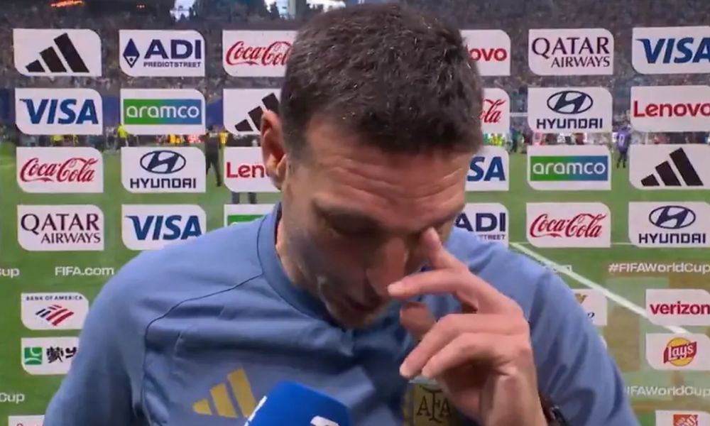 Scaloni se emocionó hasta las lágrimas
