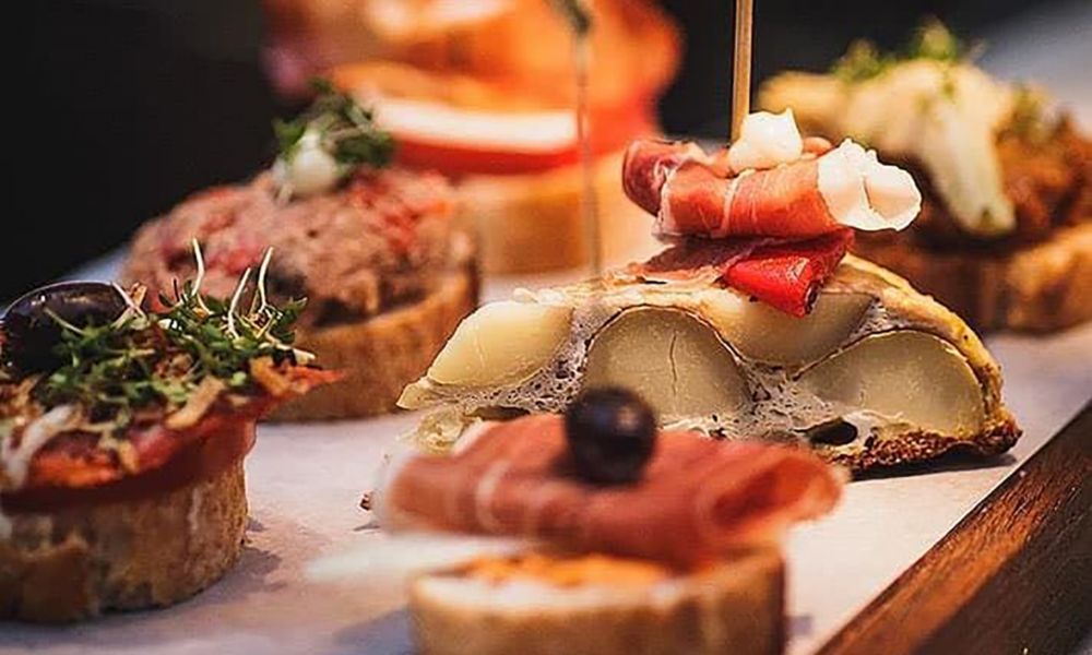 Capacitan al personal de salones y catering