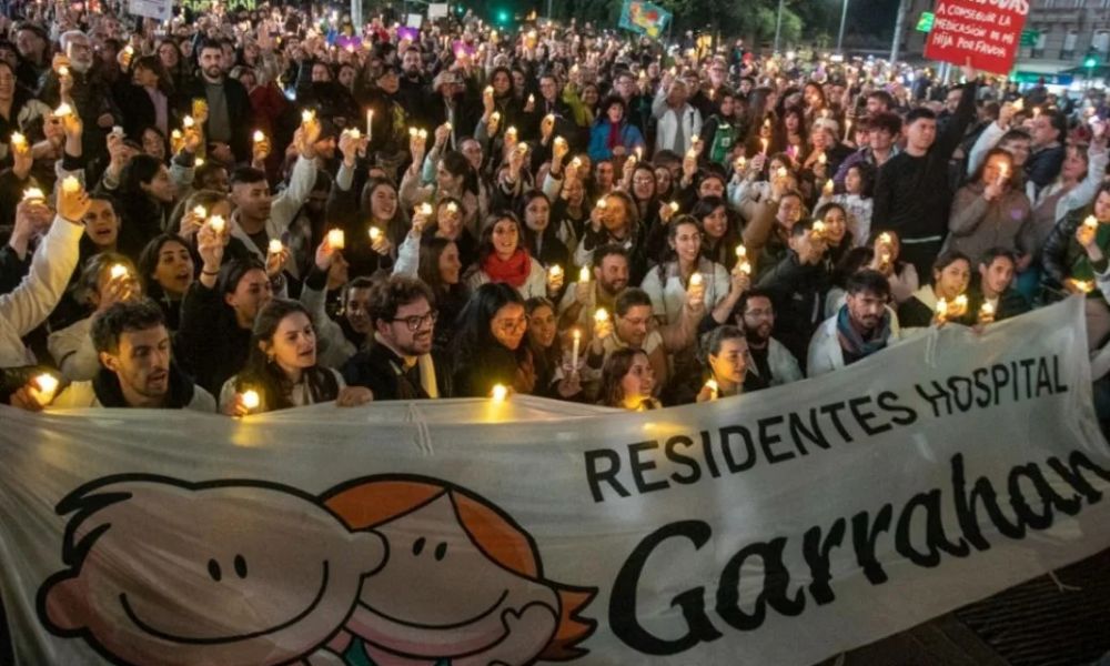 Con velas encendidas, el Garrahan alza su voz