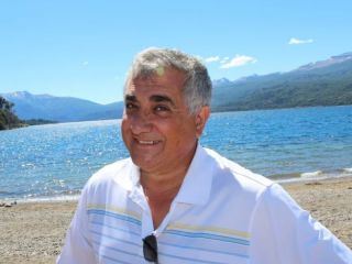 Misterio en Mendoza: Empresario fue hallado muerto en la pileta de su casa con precintos en manos y pie