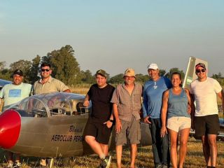 Nuevos pilotos egresados de la Escuela de Planeadores del Aeroclub Pergamino