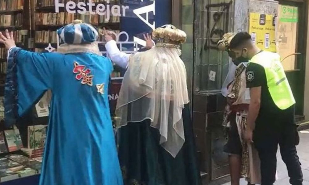 Demoraron a los Reyes Magos bajo sospecha de robo