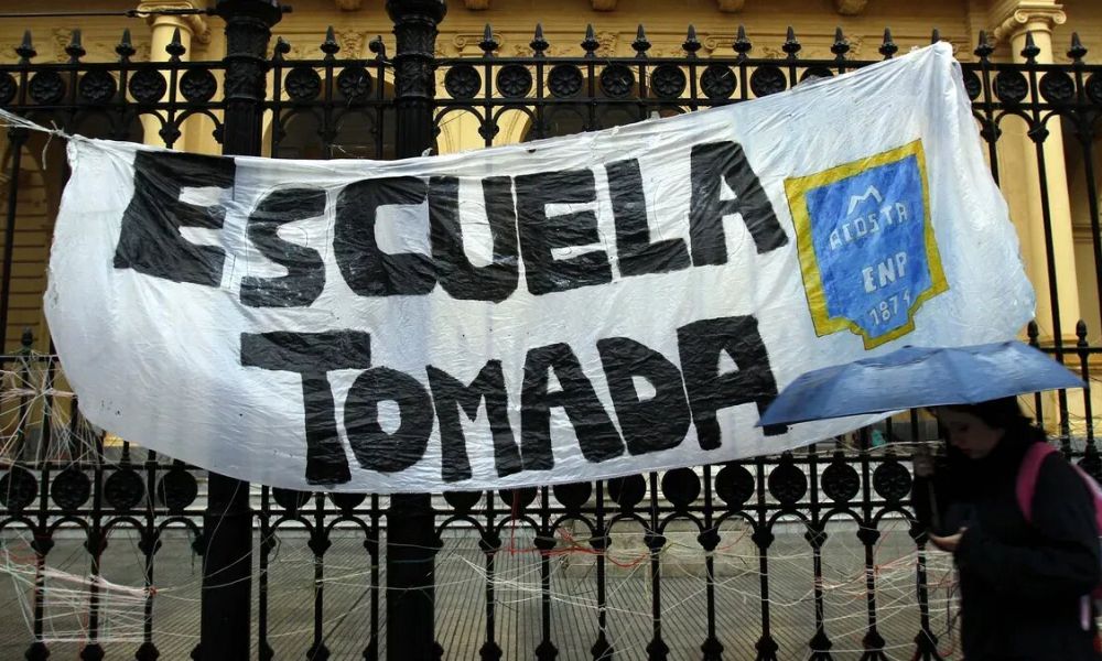 Demandados por toma de escuela