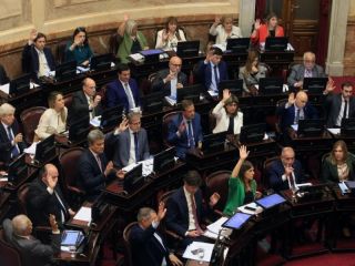 Otra vez lo hicieron: Los senadores vuelven a aumentarse el sueldo sin vergenza