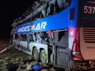 Tragedia en la Ruta 3: Cuatro muertos tras el choque entre un micro y un camión cerca de Río Gallegos