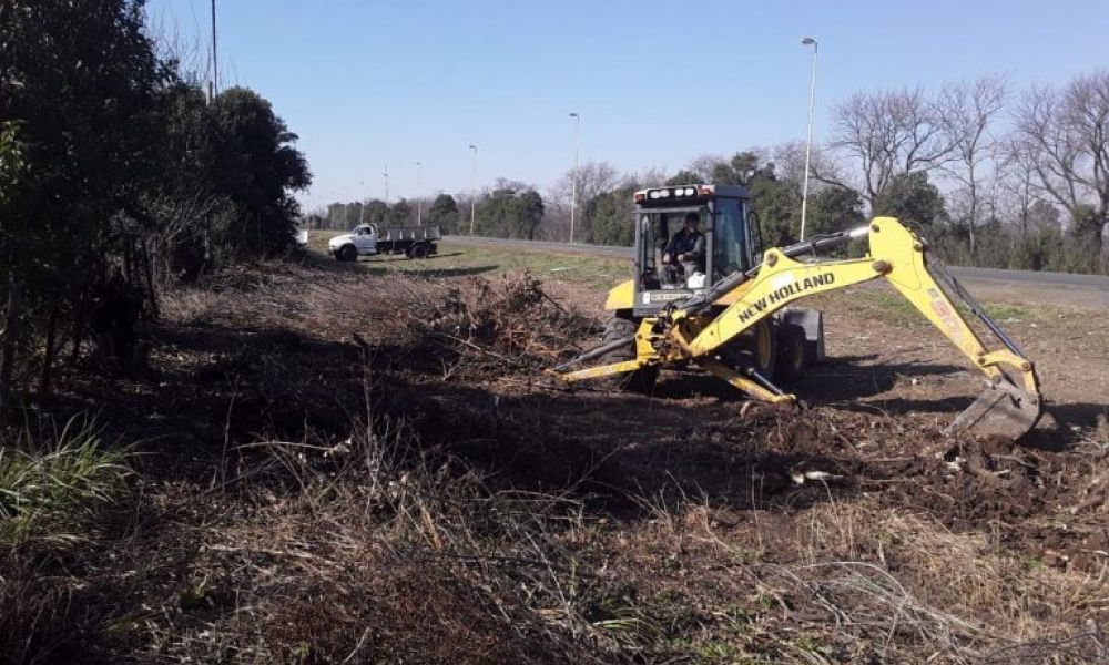 Trabajos en banquinas de la Ruta provincial 32