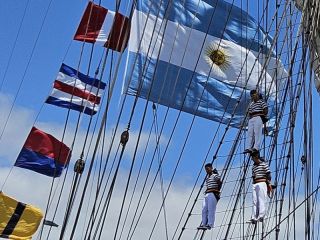 La Fragata ARA Libertad zarpa de Fortaleza rumbo a Puerto Rico