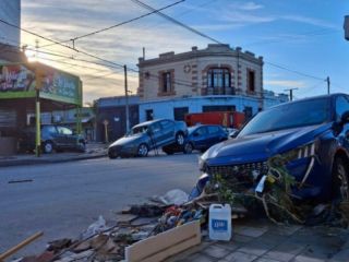 Baha Blanca, golpeada por el temporal: 10 muertos, calles anegadas, barro y ms de mil evacuados
