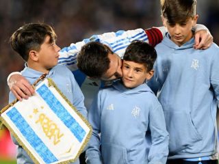 Messi se despidi del pblico argentino con una goleada y una noche llena de emociones