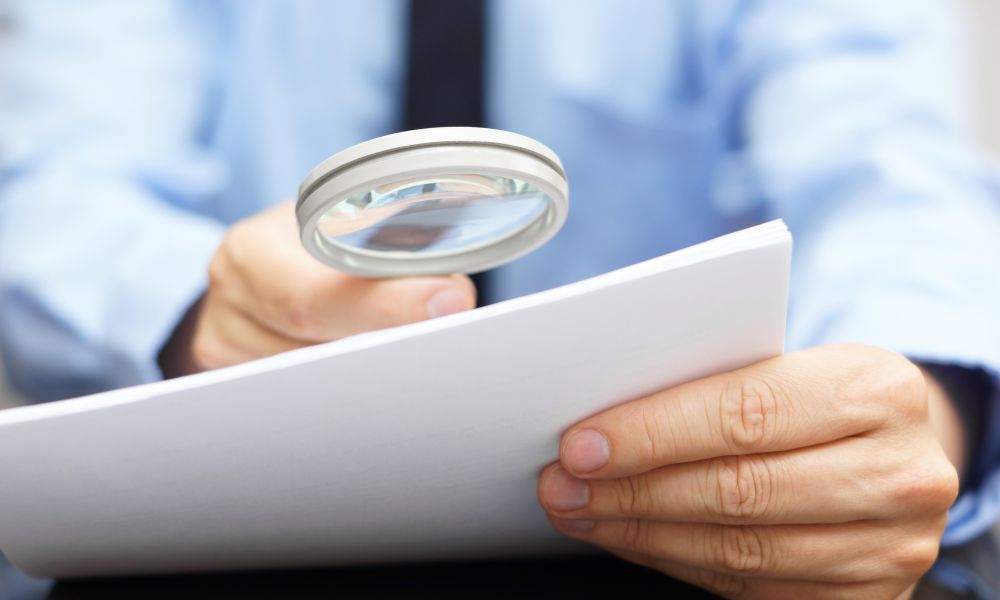 Piden indagar a diseñador gráfico acusado de falsificaciones