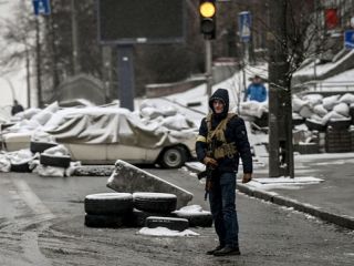 Ucrania confirm la toma de Jerson, mientras profundizan los bombardeos en Kiev y Jarkov